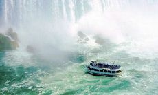 夜场经理发出简短短信，对客人进行问候和提醒的行为措施