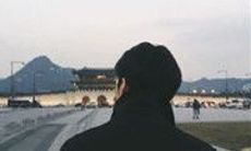 我妻子对我表现的失望和不满导致我们关系出现裂痕的状态反映了我的个人问题和婚姻中的矛盾