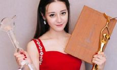 经历了巨大的努力和汗水，我无比欣喜地宣布获得了这个令我欣喜若狂的奖项！