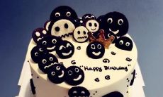 今日我诞生，万物皆庆，愿世间一切福泽纷至我身，祝福自我生日，带着绝不服输的气魄，展开新的一年！