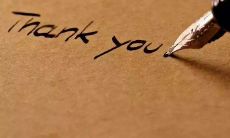 在现代社交方式中，只需一条简短的短信就能传递问候之意