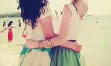 多年的好朋友之间流淌着的珍贵友情，令人感叹不已的句子