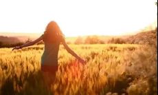 用伤感的句子表达心情失落：让我沉沦于悲伤之中，描绘我的心灵疲惫和失落情绪