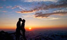 在万籁俱寂的深夜，让人心头撕裂的情感流露：长长的一段情话