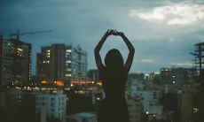 体现独具特色、自由自在的人生态度的格言