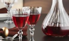 独辟蹊径的红酒名言，提醒我们珍惜生命中的每一个美好时刻和珍贵的人际关系