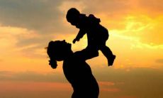 一连串感人至深的描写母亲的句子，让你倍感敬爱、感慨万千！