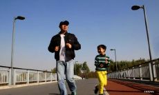 探析亲情现实的真实面貌：从家庭纠纷到大事难成，聚散离合中呈现出的复杂人际关系和情感交织