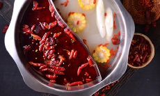 享受火锅美食，呼朋引伴共享快乐，畅饮畅聊羊腩牛肉，吃火锅心情美妙无比！