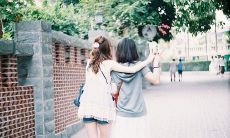 姐妹团聚分享朋友圈经验及心得的有趣瞬间