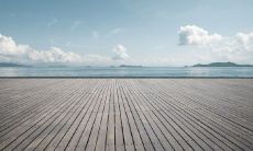 在台风暴雨中使用短信问候语：如何向亲人和朋友表达关心和安全关怀？