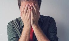 以狗做比喻，深刻地表达对兄弟失望、看透的心情