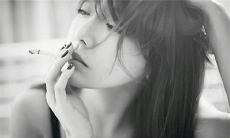 一群欢乐的女性齐聚一堂，尽情享受人生乐趣的快乐聚会时间！