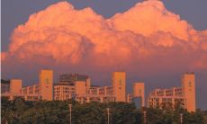 温柔婉约的文字表达：探寻夕阳落幕的美妙，倾听自然之声所呈现的温暖景象