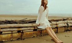 五十个字的开心句子： 我感到非常幸福和满足，因为我正在享受生命中最美好的时刻，创造美好的回忆并与最亲爱的人分享