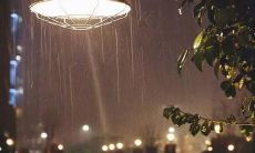 在预测有雨的日子提前发送问候短信，让你的好友感受到亲切关怀！