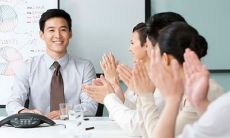 五个可供参考的自我介绍样板：在面试中成功展示自己的技能与特点