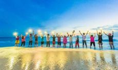 《毕业留言祝福句子摘录：为致敬友情而写，敬畏青春岁月的绝唱》