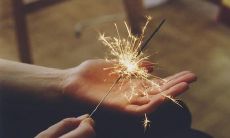 我感到疲惫不堪，心情沉重，让人心痛的话题