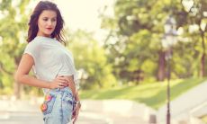 以英文深入探讨，并附翻译：关于英语的一些话题