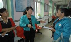 社区工作者的信条和座右铭：为社会献力，倾情服务，持续改善和推动社区发展！