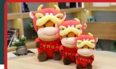 在新的一年里，牵着希望的手，与幸福相伴，祝你牛年万事如意、牛转乾坤、牛气冲天、牛年大吉！