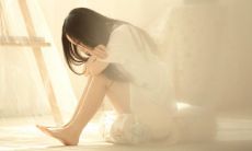 一连串伤感句子，表达独处者心中的情绪波动和寂寞感受