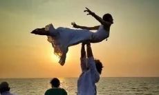 如何用色情暗示撩拨老公？——提高情趣生活的语言技巧