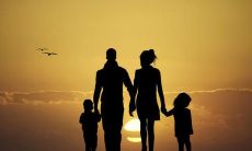 父母对小孩子的美好祝愿：希望他们能快乐地成长，健康愉悦地享受人生