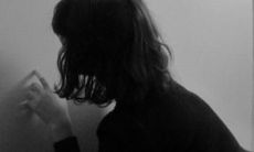 感情的终结让人万般心碎，如同绞刑般的痛苦折磨：一句表达分手之痛的长句