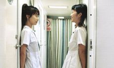 感受到喜悦和热情的舞者在充满活力的跳舞比赛中欣喜若狂