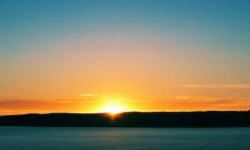 引领未来，修正声音——奔驰 E级车：让驾乘更安全，更愉悦！