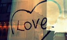 探讨爱的本质：一系列不言自明的关于爱情的句子