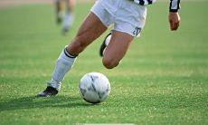 探讨足球精神价值的座右铭及其在球员与球迷身上的实践和应用