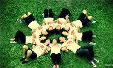 经过十年时间的考验，我们的友情依旧保持不变