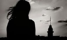 感到不满和沮丧的表达方式，尤其是对当前社会、政治和经济情况深感失望并显露出强烈的不满情绪