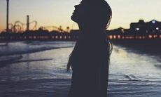 如何用详细的语言描绘令人心烦的句子？