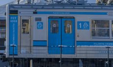 冬季霜雪遍布下，户外景色变幻莫测，冰凌覆盖天际、雪花纷飞，让人沉醉于冰雪世界的壮美