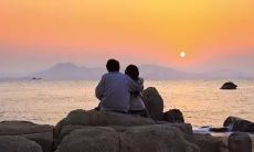 如何学会珍惜身边人，并以简短的句子表达这种情感？