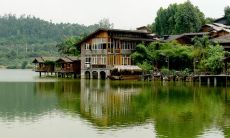 一组精美的句子，生动描绘山水田园之美景