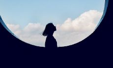 在情人节这个特殊的节日里，通过发短信向心爱的人表达祝福和关爱的情人节节日问候短信