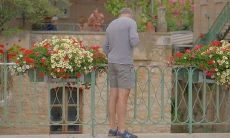 分享值得感恩的朋友圈句子，表达对生命中珍贵人物的感激之情