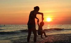 富含感激之情的幼儿咏颂辛勤付出的母亲的长篇句子