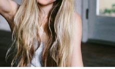 如何在平时与客户保持联系并增强客户关系的有效方式——撰写问候客户短信？