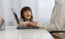 描述妈妈欣喜万分的语句：展现老母满心欢喜的言辞