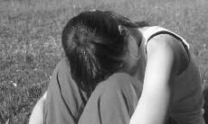 当你最信任的人背叛了你，让你感到深深的失望和痛苦，那些曾经让你感到安全和幸福的记忆，突然变成了刺痛心灵的伤口