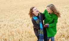 鼓励女性互相支持，保持快乐心态的励志句子集锦