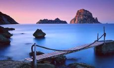 在心情愉悦的情况下外出游玩，享受美好时光