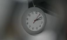 时间的现实：探讨时间的本质和如何在快节奏生活中更好地利用它的一系列句子