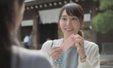 在夏季高温期间，如何通过短信周末问候客户来提升您的业务？